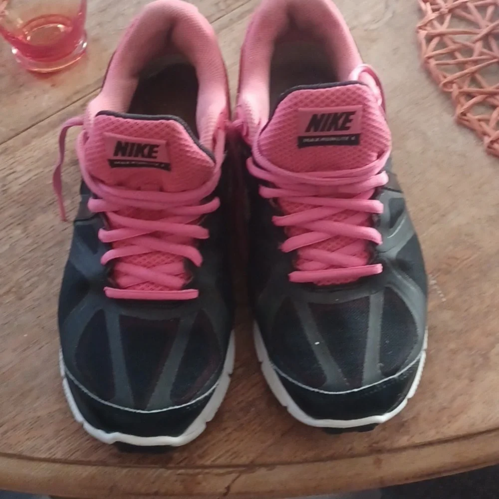 Nike women athletic